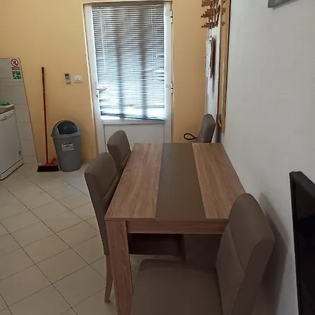 Feral * Kaštela
